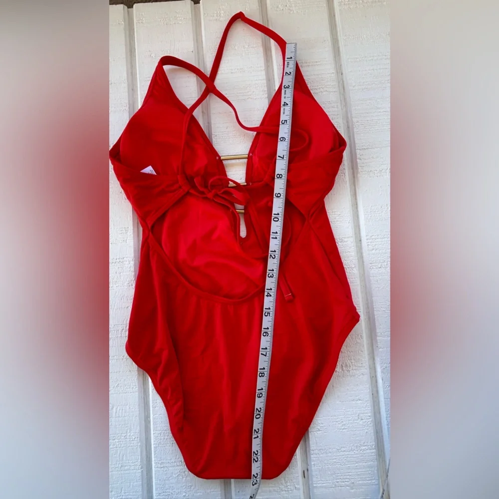 Carmen Marc Valvo 1 Piece Swimsuit Gold Metallic Details‎ Size 6